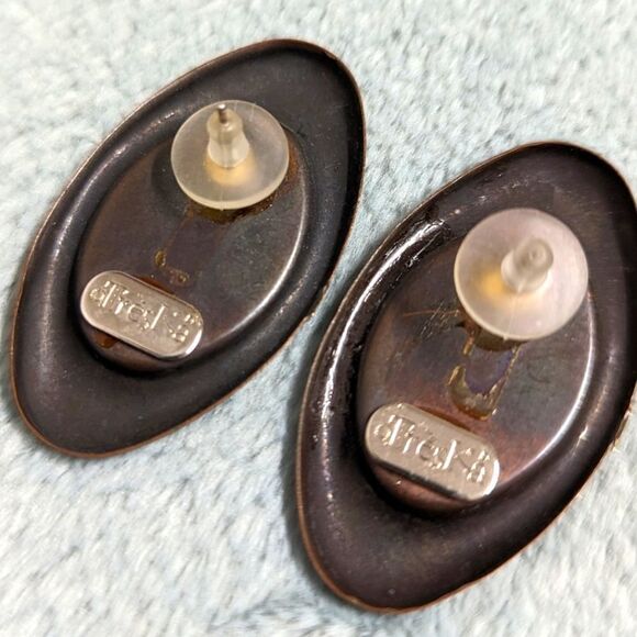 Vintage Treska Oblong Bronze/Grey Tone Metal and Faux Abalone Pierced Earrings - Picture 7 of 8